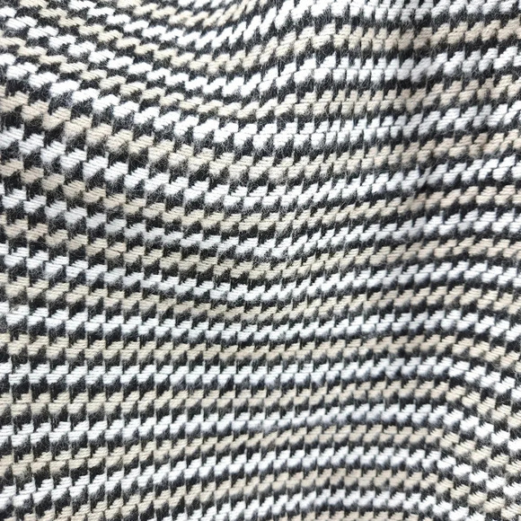 GAP Oversized Wrap Scarf Rectangle Black Cozy Chevron Knit Fringe Hem - Picture 2 of 8